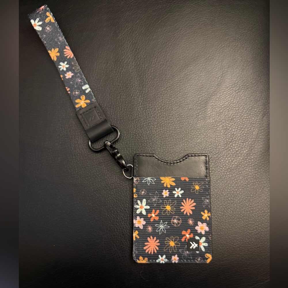 THREAD WALLET Vertical Wallet With Lanyard